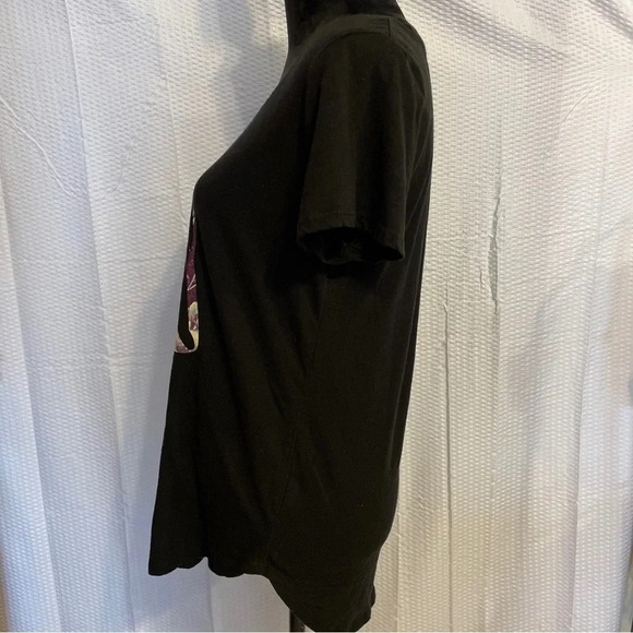 Maurices black tee t-shirt with pink Darth Vader Star Wars graphic size medium. - Picture 3 of 6
